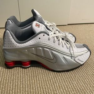 Nike Shox R4 Metallic Silver Comet Red Mens Size 9 US